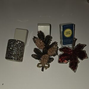 Bath & Body Works Glittery Silver and Red Fall Wallflowers (3)